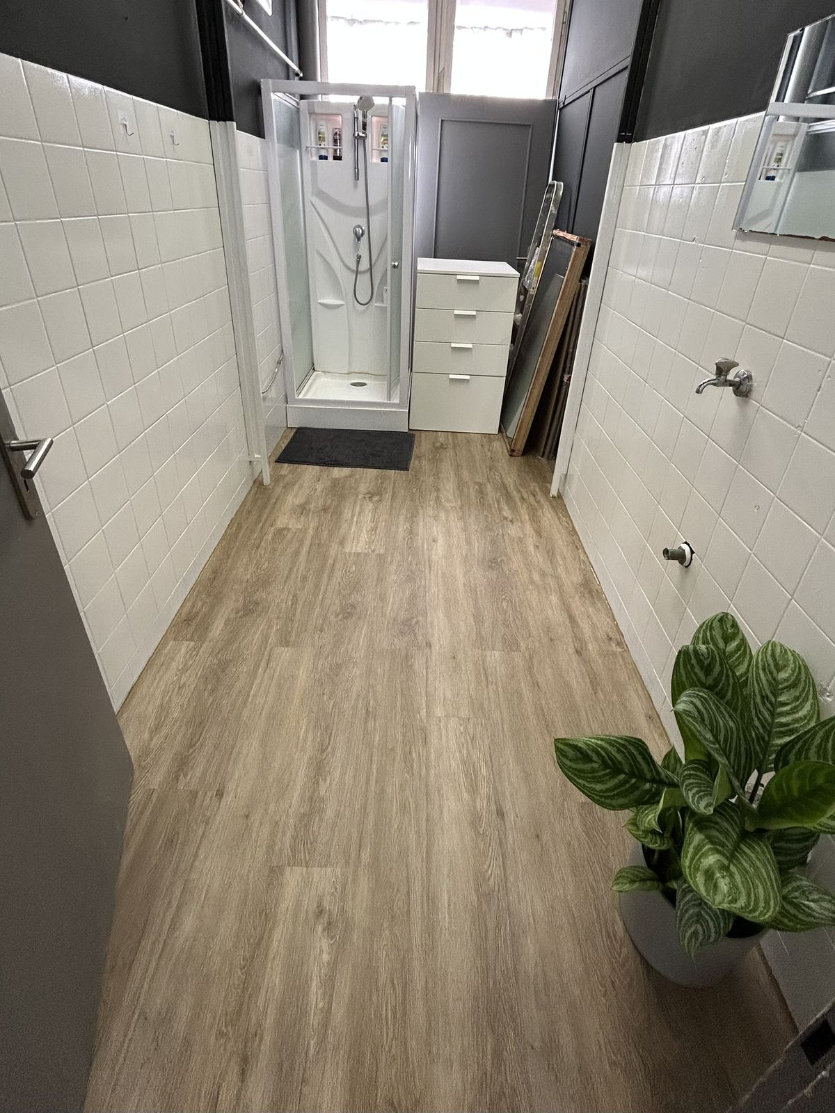 Umkleide mit Dusche